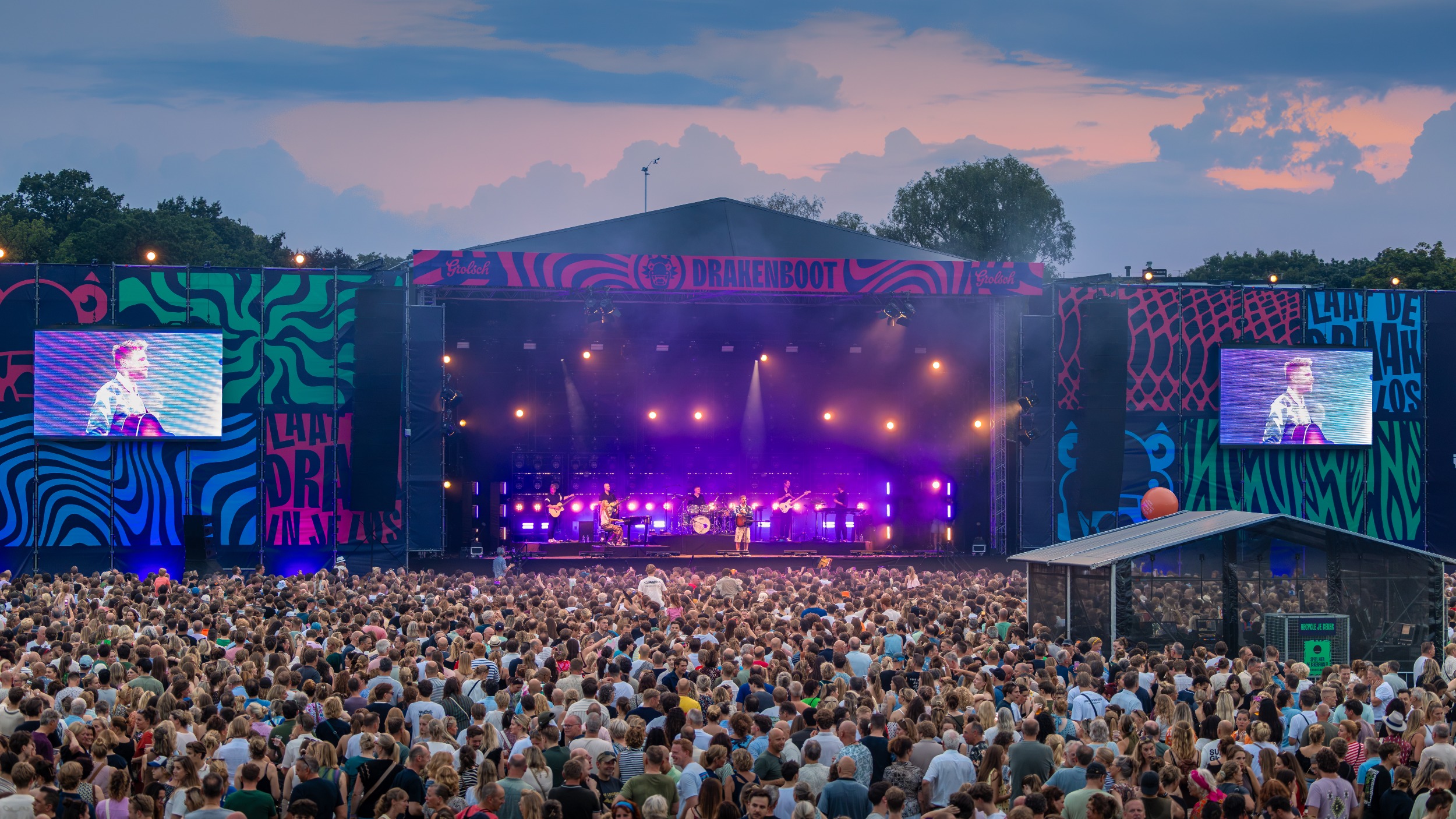 Optreden van Suzan & Freek op het hoofdpodium van het Grolsch Drakenbootfestival Apeldoorn 2026